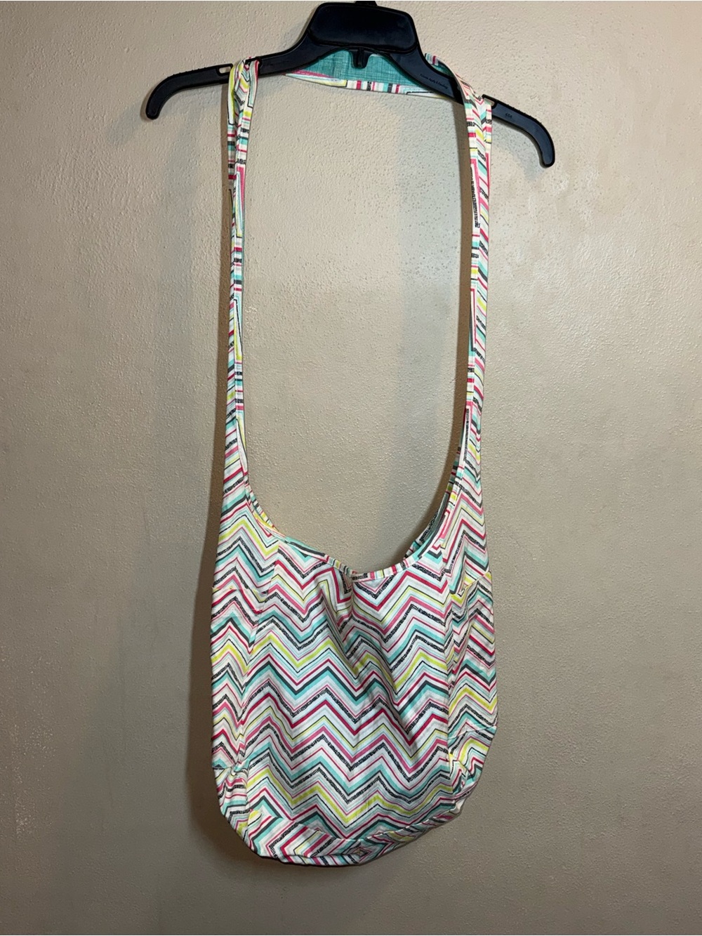 NWOT Thirty One Chevron Canvas Crossbody Hobo Bag in Party Punch